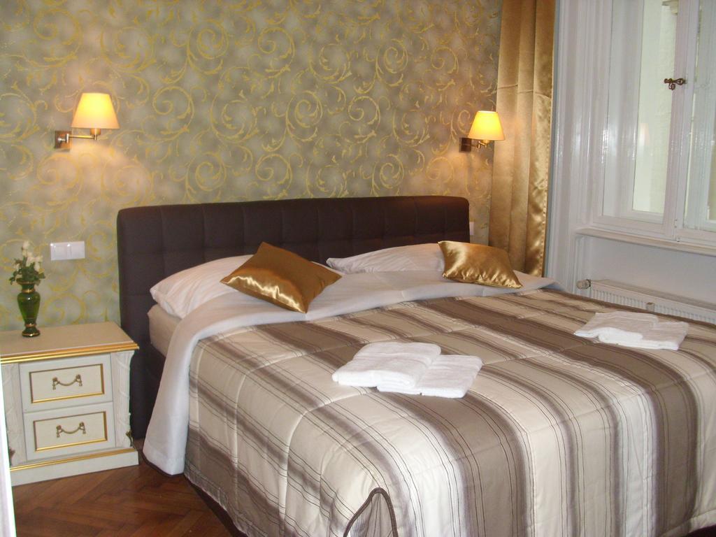 Apartment In City Center - Morassi Karlovy Vary Habitación foto